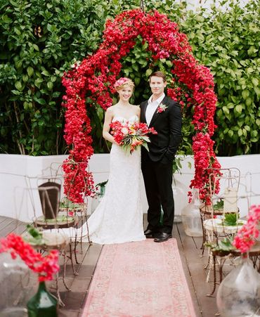 Red wedding ceremony decor