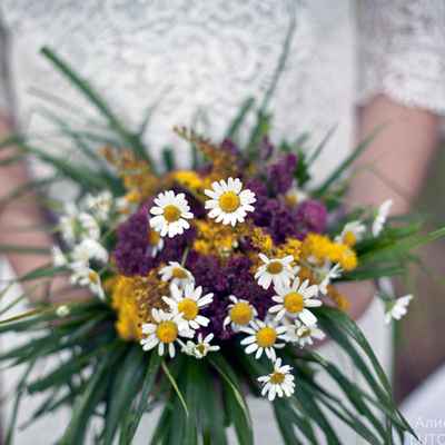 Rustic summer daisy wedding bouquet