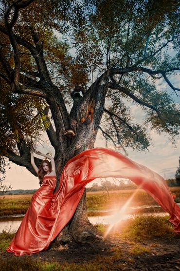 Themed autumn long train wedding dresses