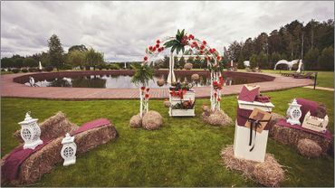 English brown wedding ceremony decor