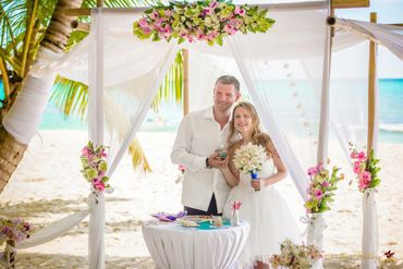 Beach green wedding ceremony decor