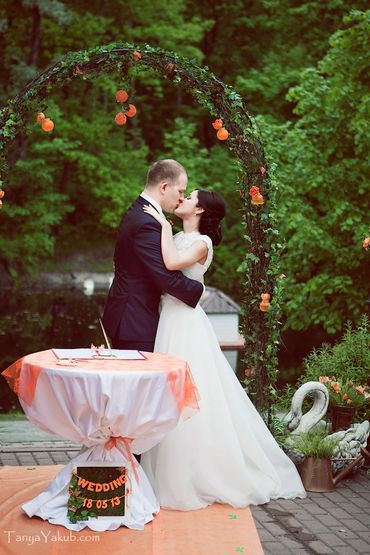 Orange wedding ceremony decor
