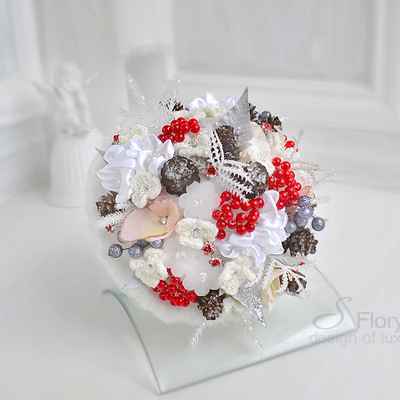 Winter red alternative wedding bouquet