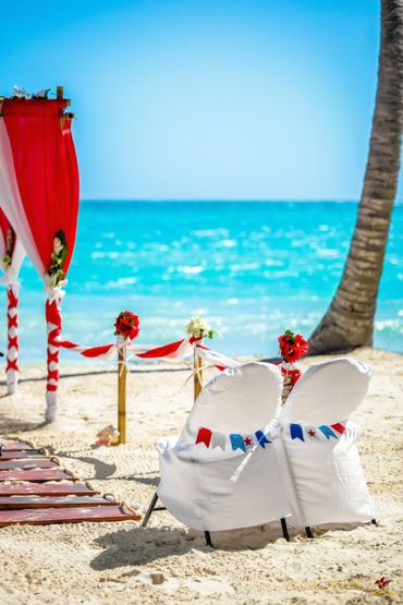 Beach red wedding ceremony decor