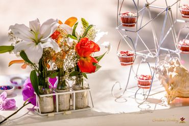 Beach white wedding floral decor Beach white wedding floral decor