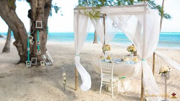 Beach blue wedding reception decor