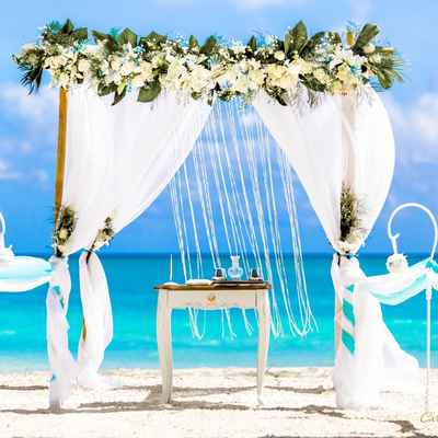 Overseas white wedding ceremony decor