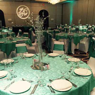 Overseas green wedding reception decor