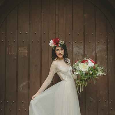 Outdoor ivory closed wedding dresses