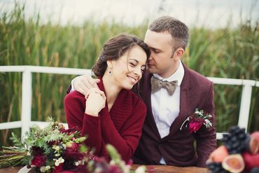 Outdoor red wedding photo session ideas