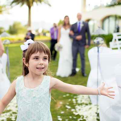 Outdoor white kids at wedding