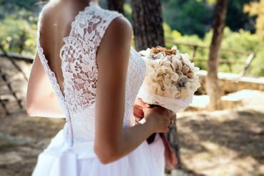 Outdoor ivory alternative wedding bouquet