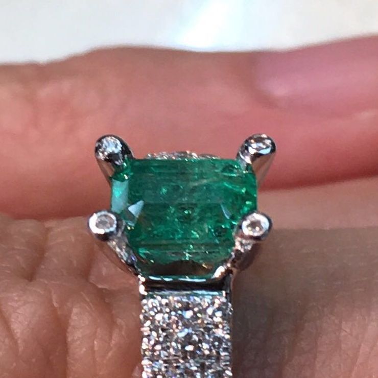 Emerald solitaire diamond engagement ring with matching twin band