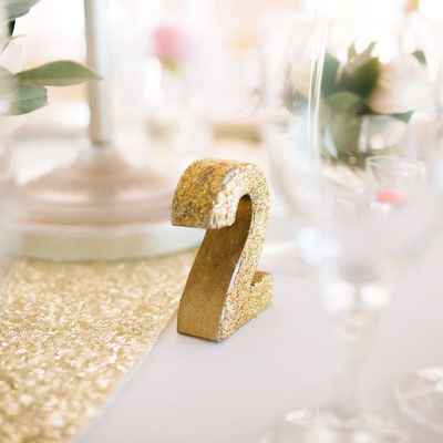 Overseas gold wedding reception decor