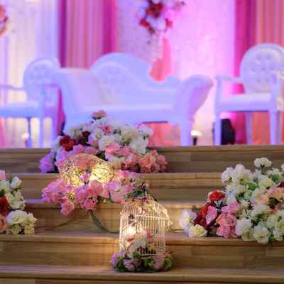 Overseas wedding floral decor