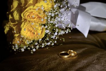 Gold wedding rings