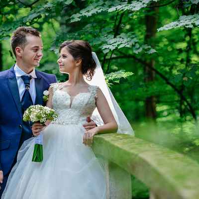 White outdoor closed wedding dresses