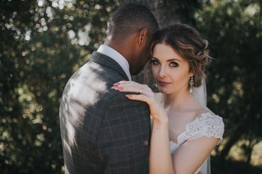 Outdoor wedding photo session decor