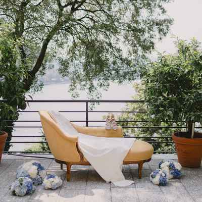 White outdoor wedding photo session decor