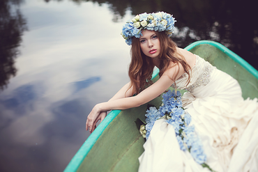 Outdoor blue bridal style